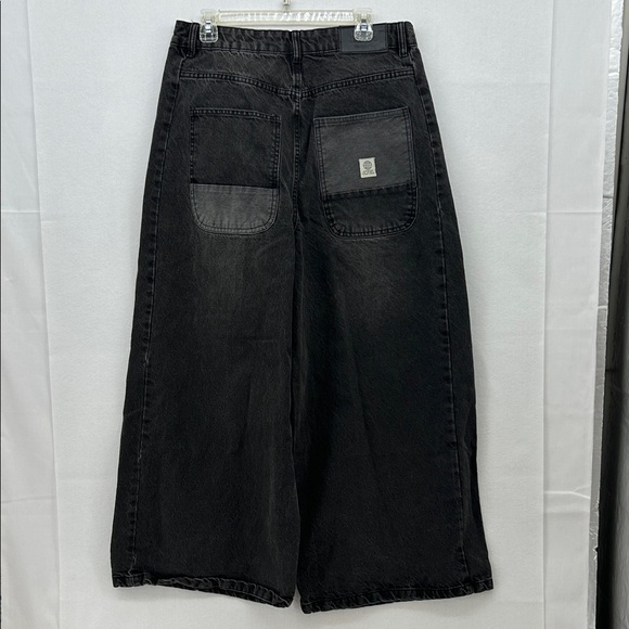 Boohoo Men's Black Relaxed Jeans - Picture 4 of 5